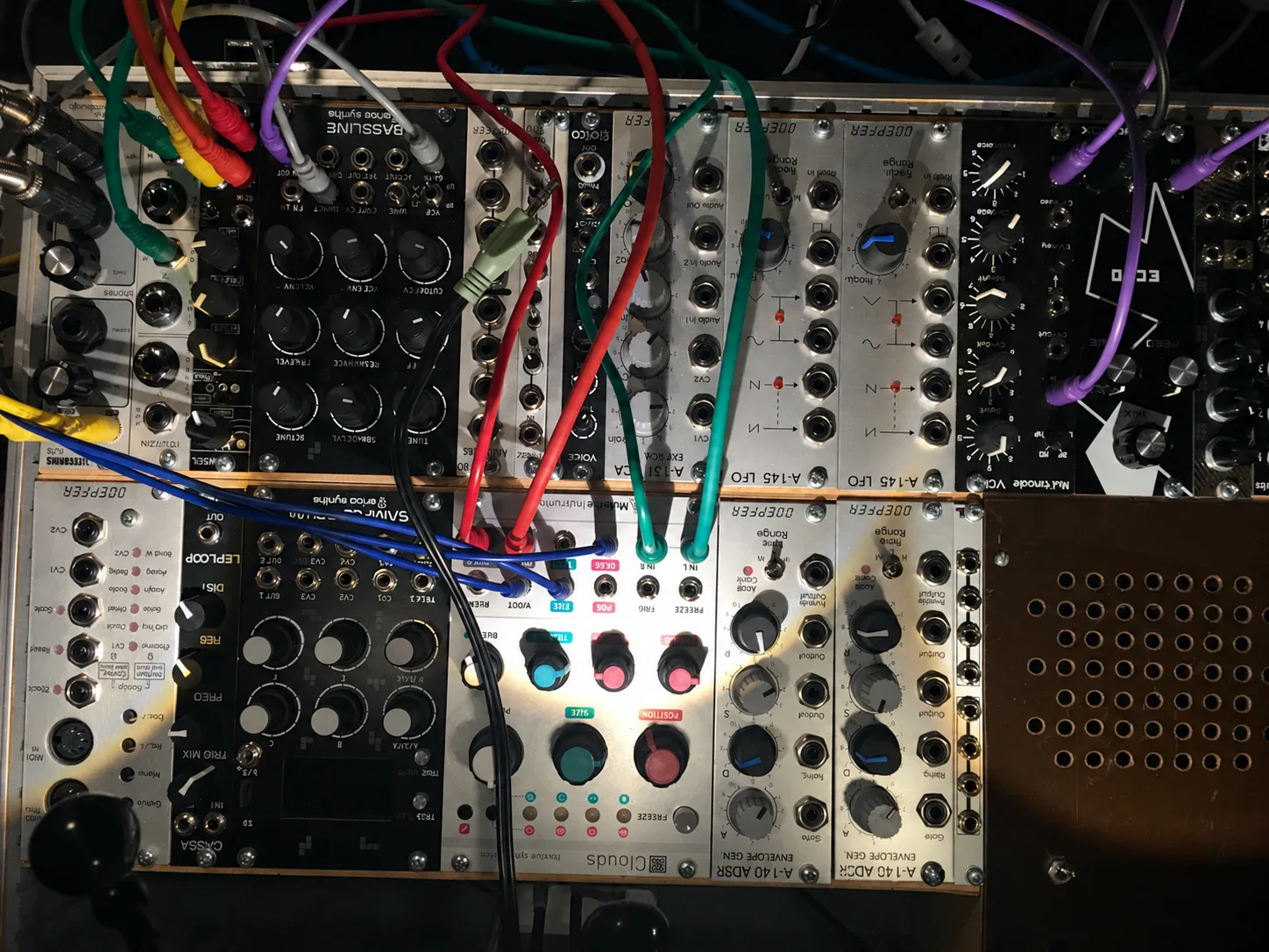 Patch cables on the modular system